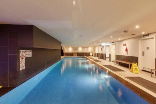 Incredible City Views in Convenient CBD Apartment - image 2