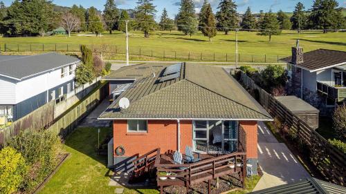 Fairway Views - Golf Course location with Spa Pool - image 5