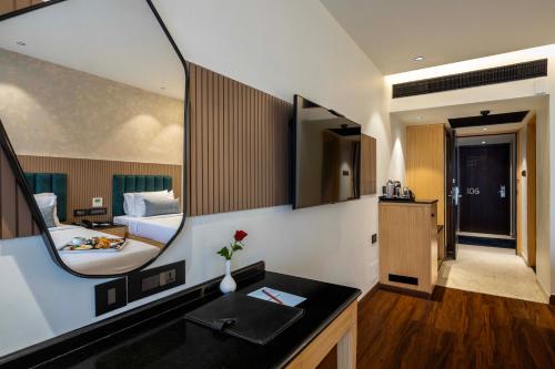 room detail thumbnail 2