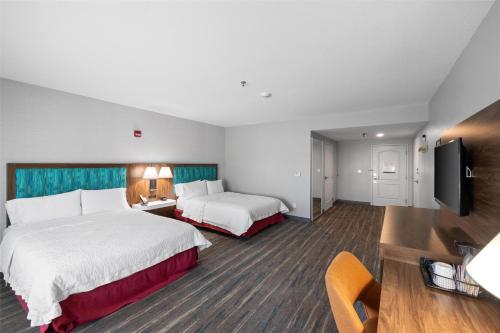 2 queen beds