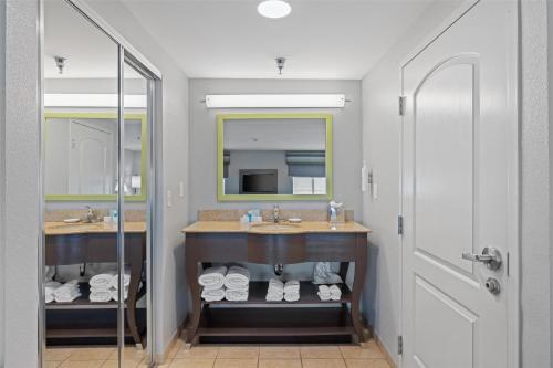 Hampton Inn & Suites Madera - image 10