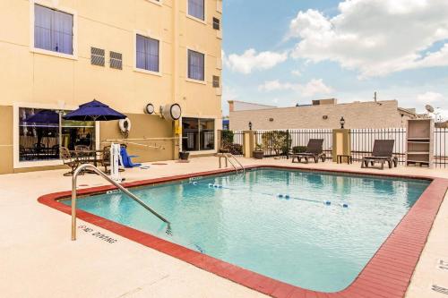 Comfort Suites – Humble, TX