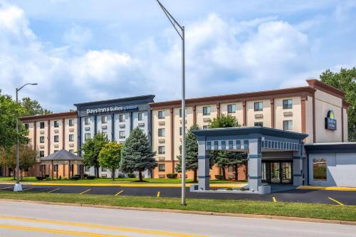 . Days Inn and Suites by Wyndham Hammond, IN