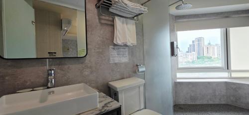 room detail thumbnail 2