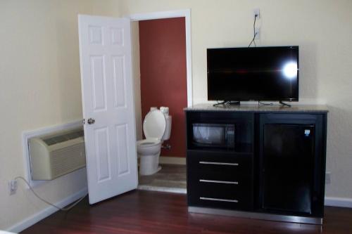 Facilities, BUDGET INN & SUITES in Wall (NJ)