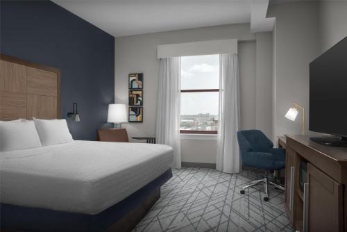 Hampton Inn Indianapolis Downtown Across from Circle Centre - image 13