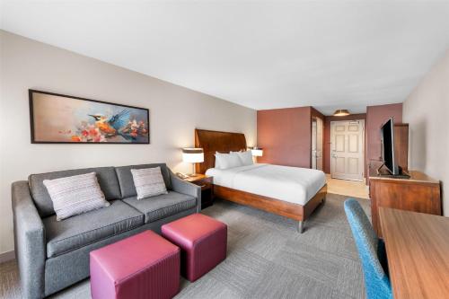 Hilton Garden Inn Overland Park - image 11