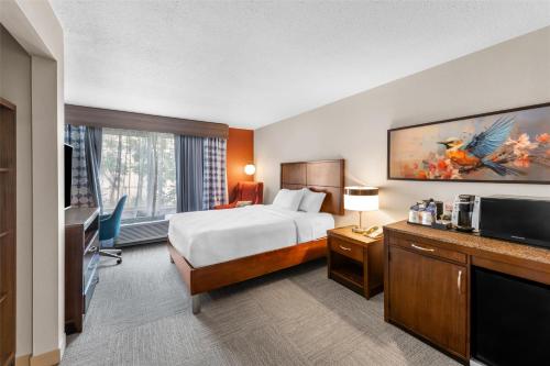Hilton Garden Inn Overland Park - image 13