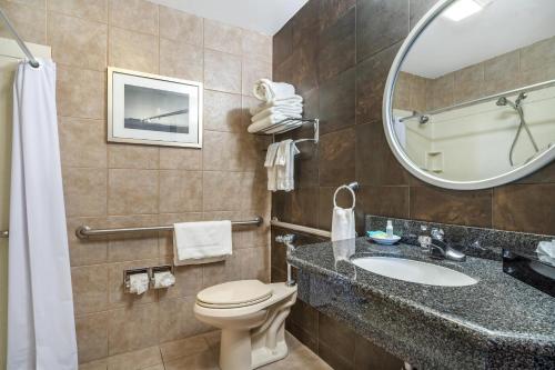 La Luna Inn a C-Two Hotel - image 30