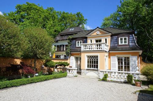 Yacht- , und Reisemobilhafen "Historisches Fährhaus" Wendenschloss in Berlin, Deutschland