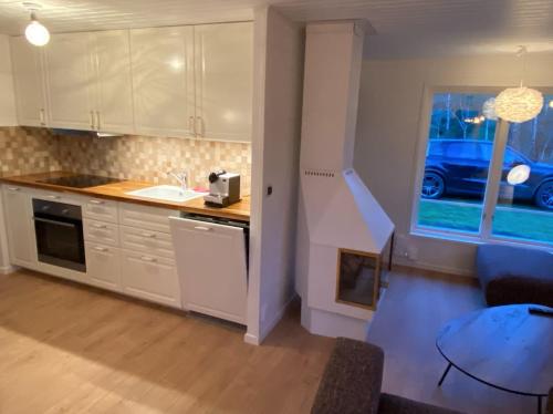 Peaceful cottage,field views, Near Lake with Boat in Bolmso