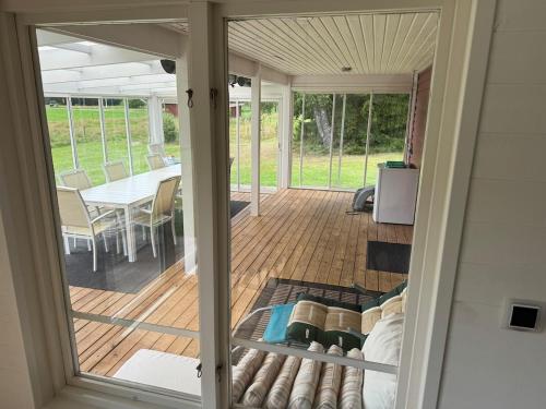 Peaceful cottage,field views, Near Lake with Boat in Bolmso
