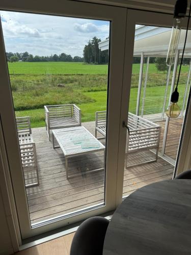 Peaceful cottage,field views, Near Lake with Boat in Bolmso