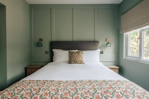 Hermes Hotel by Nestor