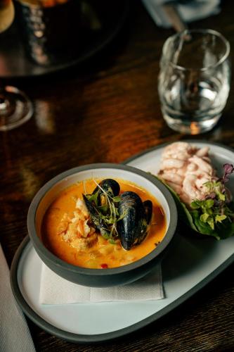 Salty Dog Restaurant, Pub & Guesthouse 5