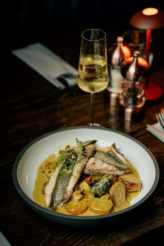 Salty Dog Restaurant, Pub & Guesthouse 3