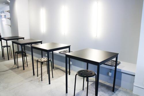 Shared lounge/TV area, ホステルエリーラ神田 HOSTEL EstLiLas KANDA in Akihabara