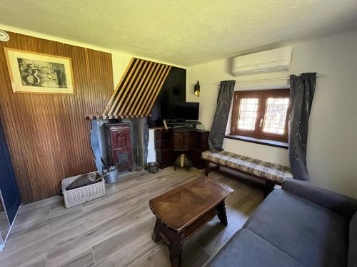 Koplietošanas atpūtas telpa ar TV, Casa nei boschi della Val Bormida in Calizzano