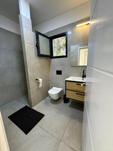 Cozy Farmhouse with Goats, Garden & Deck in 伯利恆哈格利利特