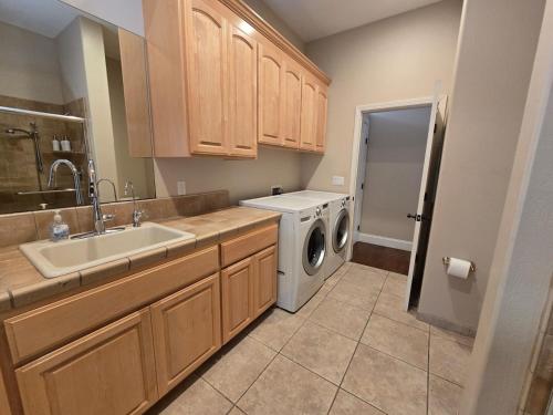 The Alhambra Retreat Gated Spacious Private in Martinez