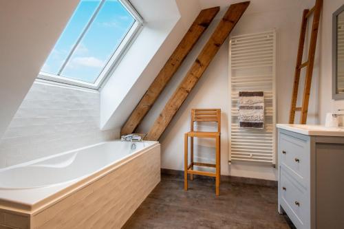 Fürdőszoba, La Maison de Jeanne - 500m de la Plage in Escalles