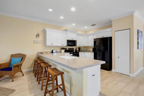 Quiet Palms – Holmes Beach, FL