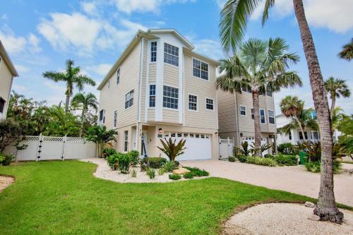 Quiet Palms – Holmes Beach, FL