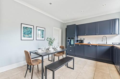 Konyha, Stunning and Charming 4-bed Home in Newark by Renzo, Free Wi-Fi, Sleeps 8! in Tuxford