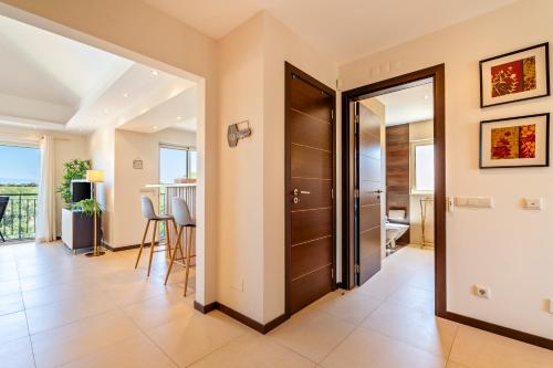 Paradise on the Golf in Estombar