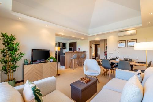 Paradise on the Golf in Estombar