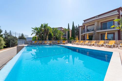 Paradise on the Golf in Estombar