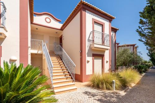 Paradise on the Golf in Estombar