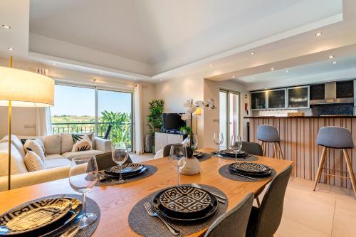 Paradise on the Golf in Estombar