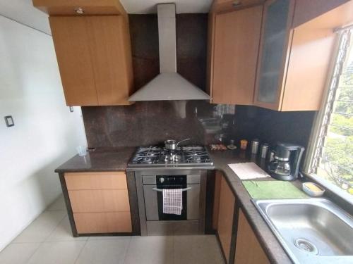 Apartamento Acogedor frente de La Carlota near Climbing in Parque de Recreación Cuevas del Indio
