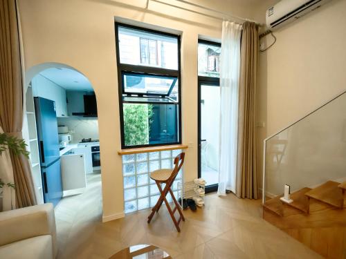 Tonight Homestay West Nanjing Road Shanghai Maoming Building - image 3