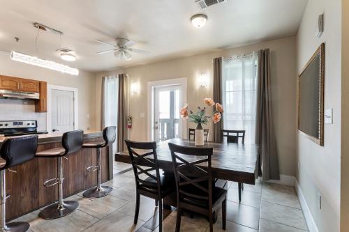 Stunning Condos Near French Quarter - 편의 시설/서비스