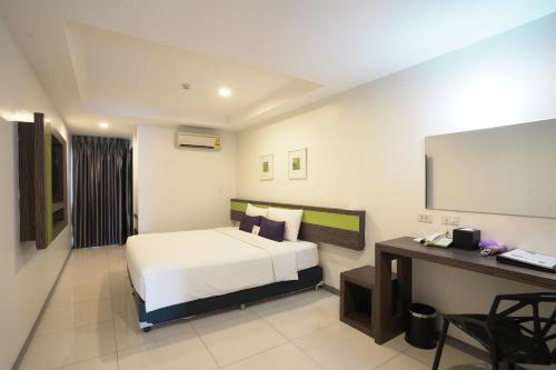 room detail thumbnail 1