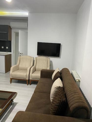 1 double bed, 1 twin bed, 2 sofa beds