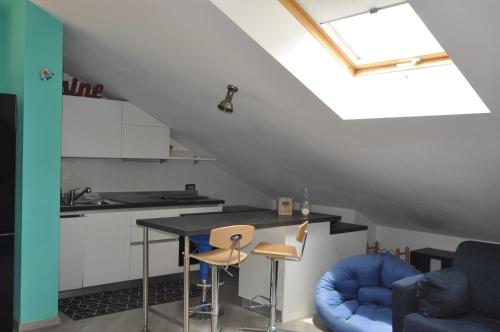 virtuvė, Appartamento relax vista mare in Alesijo