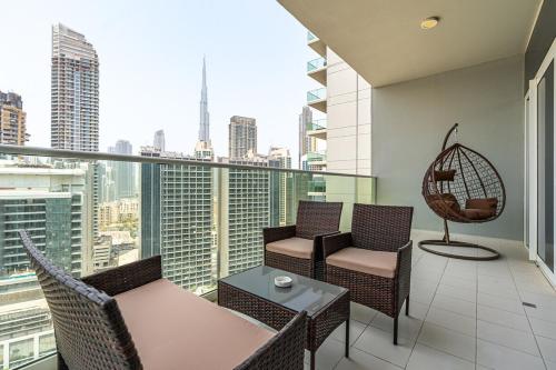 Luxury 2 Bed with Iconic Burj View, Near Dubai Mall, Dubai