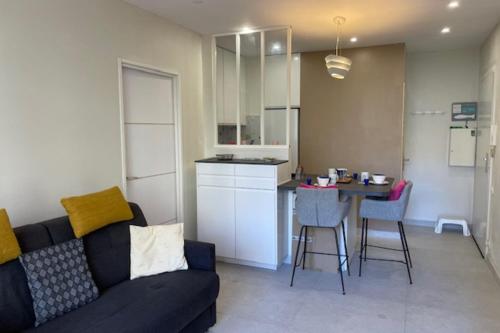 Apartment for 2 with balcony near beach