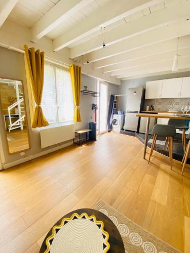 Cozy and Quiet House Close to City Center, Бордо (фото 3)