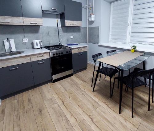 Простора 2х кімнатна рн міськлікарні, перенатальний 3окремі спальні місця (Простора 2х кімнатна рн міськлікарні, перенатальнии 3окремі спальні місця) in لوتسك