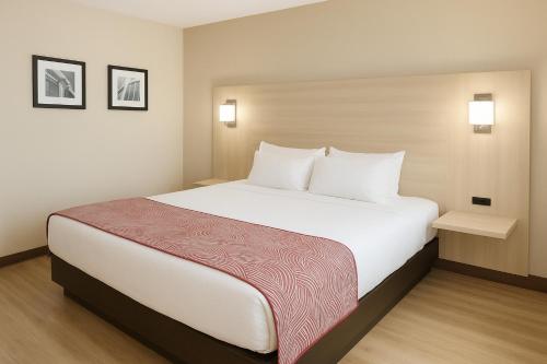 Floral Park Motor Lodge - image 14