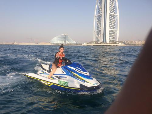 A one sports jetski rental, Dubaj