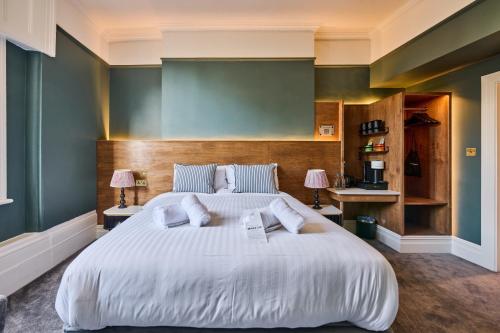The Crown Pub & Guesthouse in Shoreditch