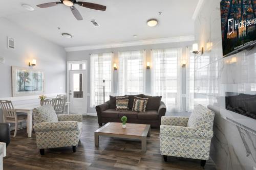 Hosteeva 5BR Penthouse with Amenities Near FQ - image 15