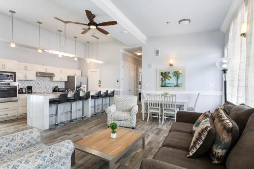 Hosteeva 5BR Penthouse with Amenities Near FQ - image 16