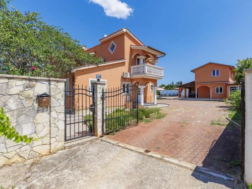 Holiday Home VIlla Eldina by Interhome in sikici