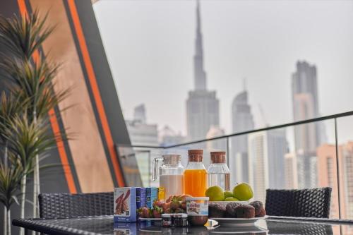 Water Dream with Burj Views Sleeps 4, Dubai